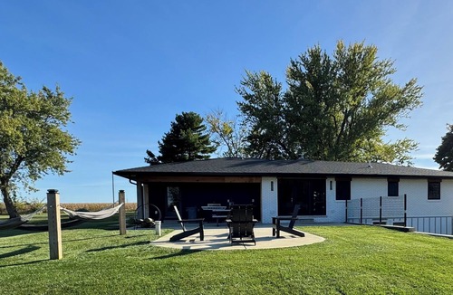 Orange Prairie House | Completely remodeled luxury 3 bedroom, 3 bathroom House in quiet country setting