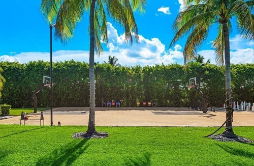 Davie Villa | Compound on the Water | Sleeps 16 | Basketball