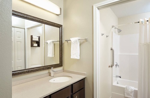 Glenview Condo | Condo ∙ 2 bedrooms ∙ 5 guests