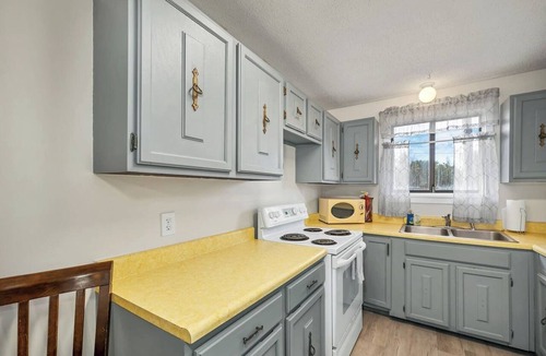 Carroll County Condo | Condo Ideal location. Ski, Shop, Hike.