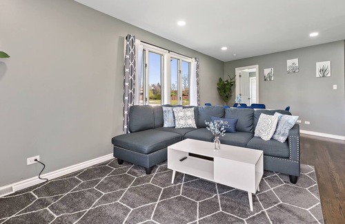 Lombard House | Contemporary Chicago Getaway in Lombard