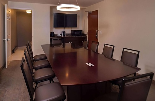 O'Hare Hotel | Convenience & Comfort! w/Airport Shuttle Service, Pet-friendly Property!