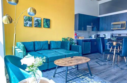 Near South Side Apartment | Convenient 2BR Suite in Prime Location with Gym Access & Optional Parking Near McCormick Place and Soldier Field