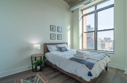 Near South Side Apartment | Convenient 2BR Suite in Prime Location with Gym Access & Optional Parking Near McCormick Place and Soldier Field