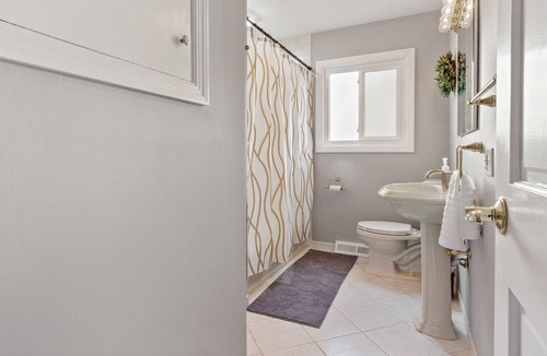 Fox Valley House | Convenient Western Suburban pet friendly home, 4/2