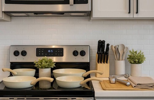 Sherman Apartment | Convenient WorkerFriendly A+Location, w/Pool&Gym