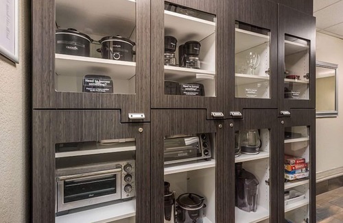 Warrenville Resort | Conveniently To Excellent Transportation! Studio Queen with Full Kitchen!