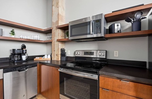 Peoria Apartment | Cooperage 214 | Mid-century 1BD Loft | Peoria