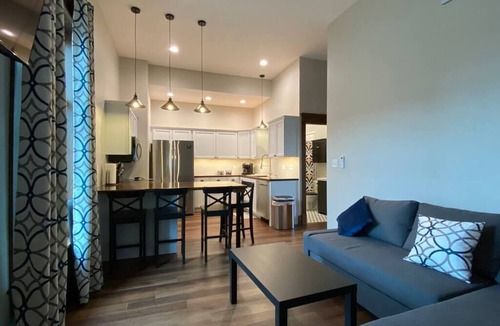Centralia Apartment | Copperfield- Unit 2 - 1 Bedroom Luxury Suite - King