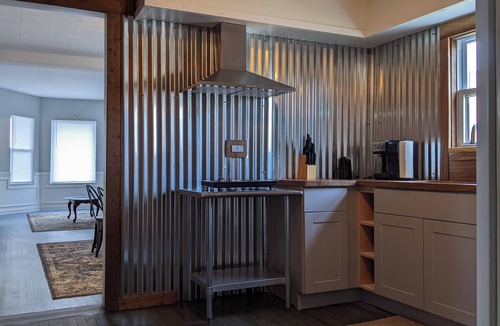 Dunning Cottage | Corporate Housing for Travel Nurses and Interns Located Near O'Hare & Hospitals