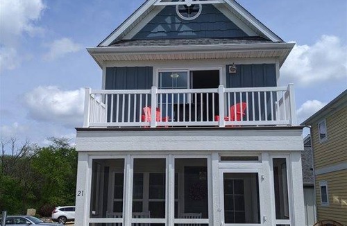 Ottawa Cottage | Cottage ∙ 2 bedrooms ∙ 10 guests