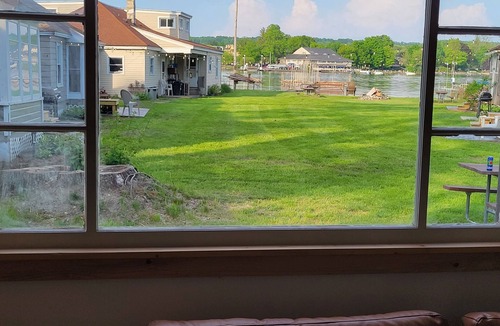 Stow Cottage | Cottage #4 - Beautiful 3 Bedroom Lakefront Cottage - Fully Renovated in 2024!