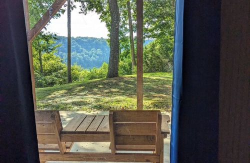 Byrdstown Cottage | COTTAGE AT EAGLE CREEK, SLEEPS 10-12 , LAKE VIEW