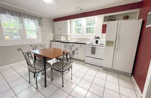 Carterville Cottage | Cottage on Grand