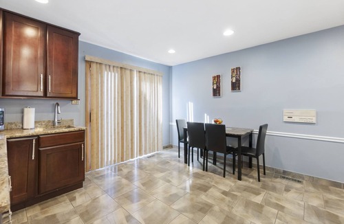 Country Club Hills House | Country Club Hills FHS Rentaln