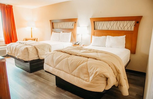 Benton Hotel | Country Garden & Suites