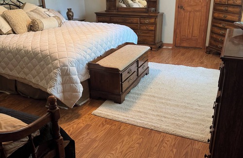 Johnston City House | Country Haven. Relax in a country home.