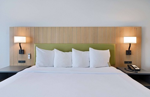 Bloomington Hotel | Country Inn & Suites by Radisson, Bloomington-Normal Airport, IL