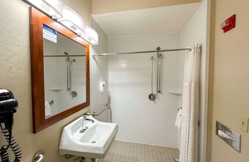 Rock Falls Hotel | Country Inn & Suites by Radisson, Rock Falls, IL
