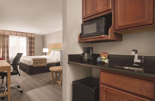Schaumburg Hotel | Country Inn & Suites by Radisson, Schaumburg, IL