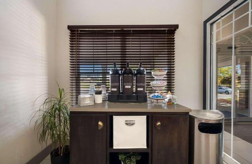 Freeport Hotel | Country Inn & Suites by Radisson, Freeport, IL