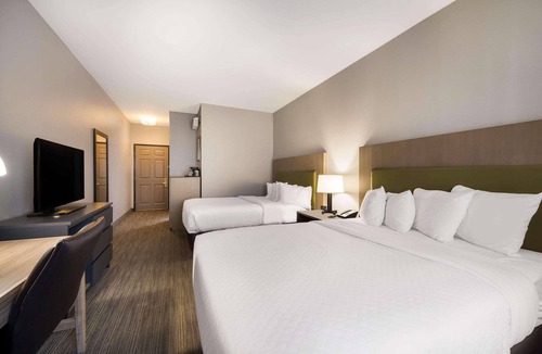 Freeport Hotel | Country Inn & Suites by Radisson, Freeport, IL