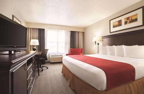 Quad Cities Hotel | Country Inn & Suites by Radisson, Moline Airport, IL