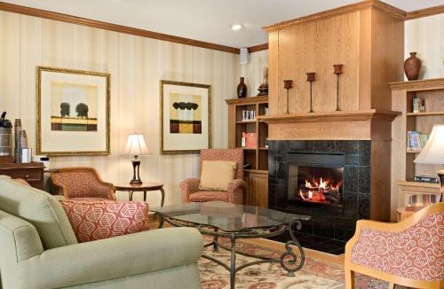 Orange Prairie Hotel | Country Inn & Suites by Radisson, Peoria North, IL