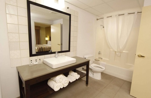 Village of Lakewood Hotel | Country Inn & Suites by Radisson, Crystal Lake, IL