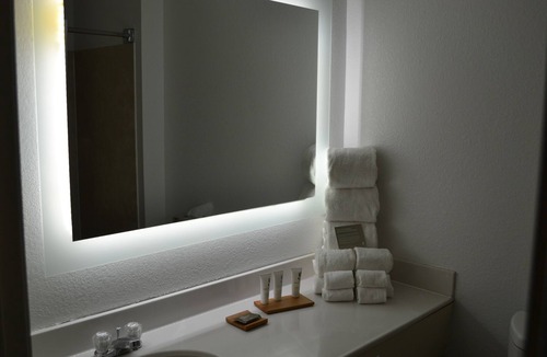 Fairview Heights Hotel | Country Inn & Suites by Radisson, Fairview Heights, IL