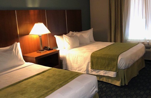 Robinson Hotel | Country View Inn & Suites