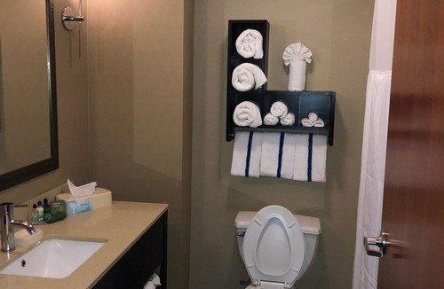 Robinson Hotel | Country View Inn & Suites