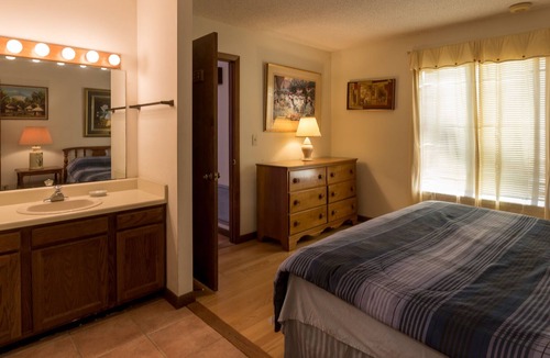 Chapel Hill Apartment | Countryside and Thai food in Carrboro
