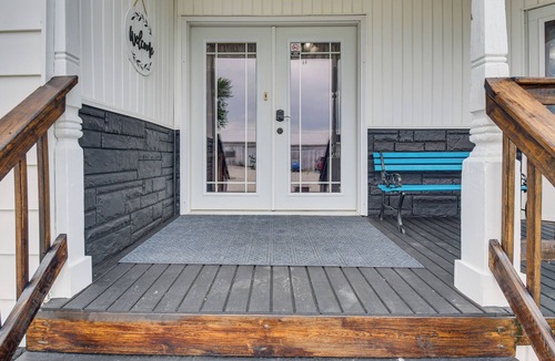 Biggsville House | Countryside Biggsville Home w/Yard, Dogs Welcome!