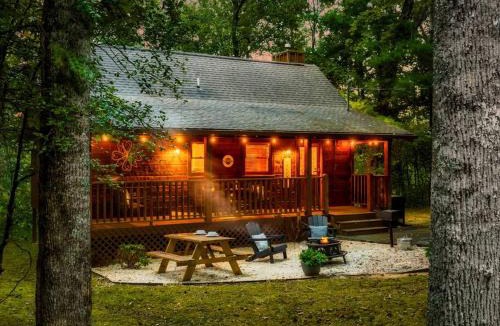 Pigeon Forge House | Couples retreat *location*hot tub*fire pit*