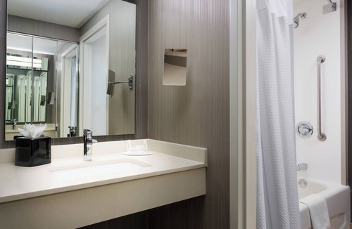 Streeterville Hotel | Courtyard by Marriott Chicago Magnificent Mile