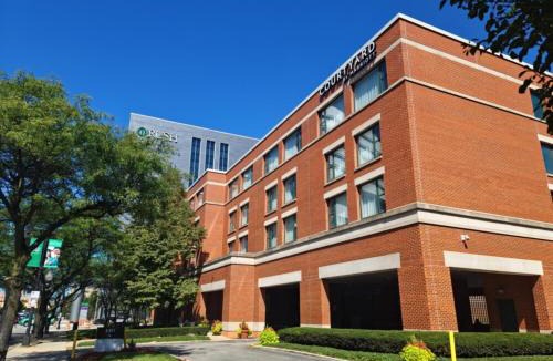 Near West Side Hotel | Courtyard by Marriott Chicago at Medical District-UIC
