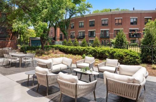 Near West Side Hotel | Courtyard by Marriott Chicago at Medical District-UIC