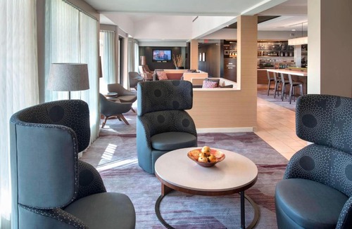 Mount Laurel Hotel | Courtyard by Marriott Mt. Laurel