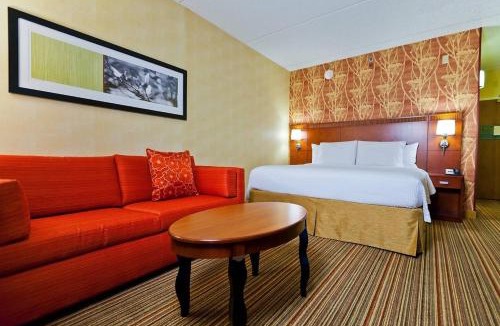 Des Plaines Hotel | Courtyard Chicago O'Hare