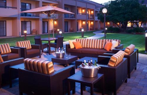 Arlington Heights Hotel | Courtyard Chicago Arlington Heights/South