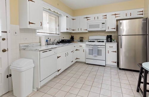 Lake Forest House | Coveted Location:Downtown Lake Forest 3/2.5 Duplex