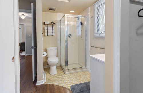 Lake Forest House | Coveted Location: Downtown Lake Forest 3/2.5 Duplex, Comfy and roomy convenience