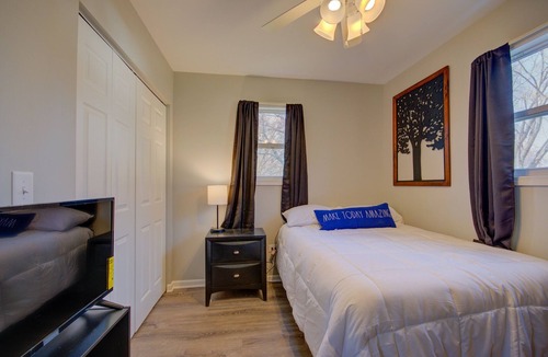 Morris Cabin | Cozy 1 bed with large private fenced yard, Near Brisbin Rd Exit, Short-Longterm