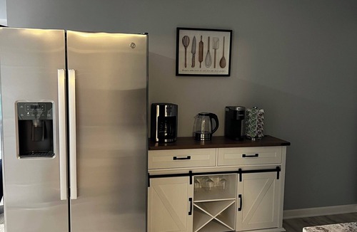 Fowler Apartment | Cozy 1-bedroom apartment located right outside of Quincy, IL.