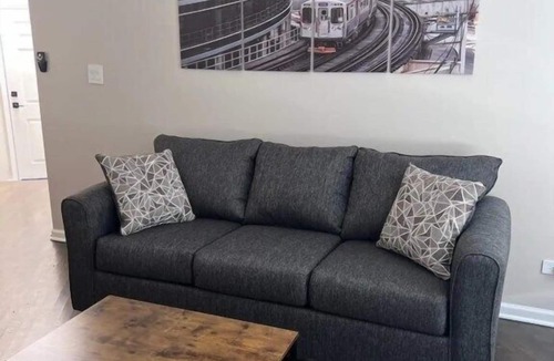 Logan Square Apartment | Cozy 1 Bedroom Apt near Logan Sq Chicago