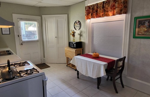 Quincy Apartment | Cozy 1-bedroom corporate apartment with WiFi, AC in lovely Quincy