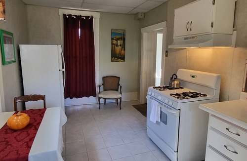 Quincy Apartment | Cozy 1-bedroom corporate apartment with WiFi, AC in lovely Quincy