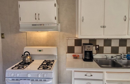 Quincy Apartment | Cozy 1-bedroom corporate apartment with WiFi, AC in lovely Quincy