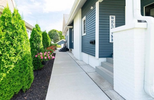 Rockford Apartment | Cozy 1BD Private Room w/Queen Bed & EV Charger